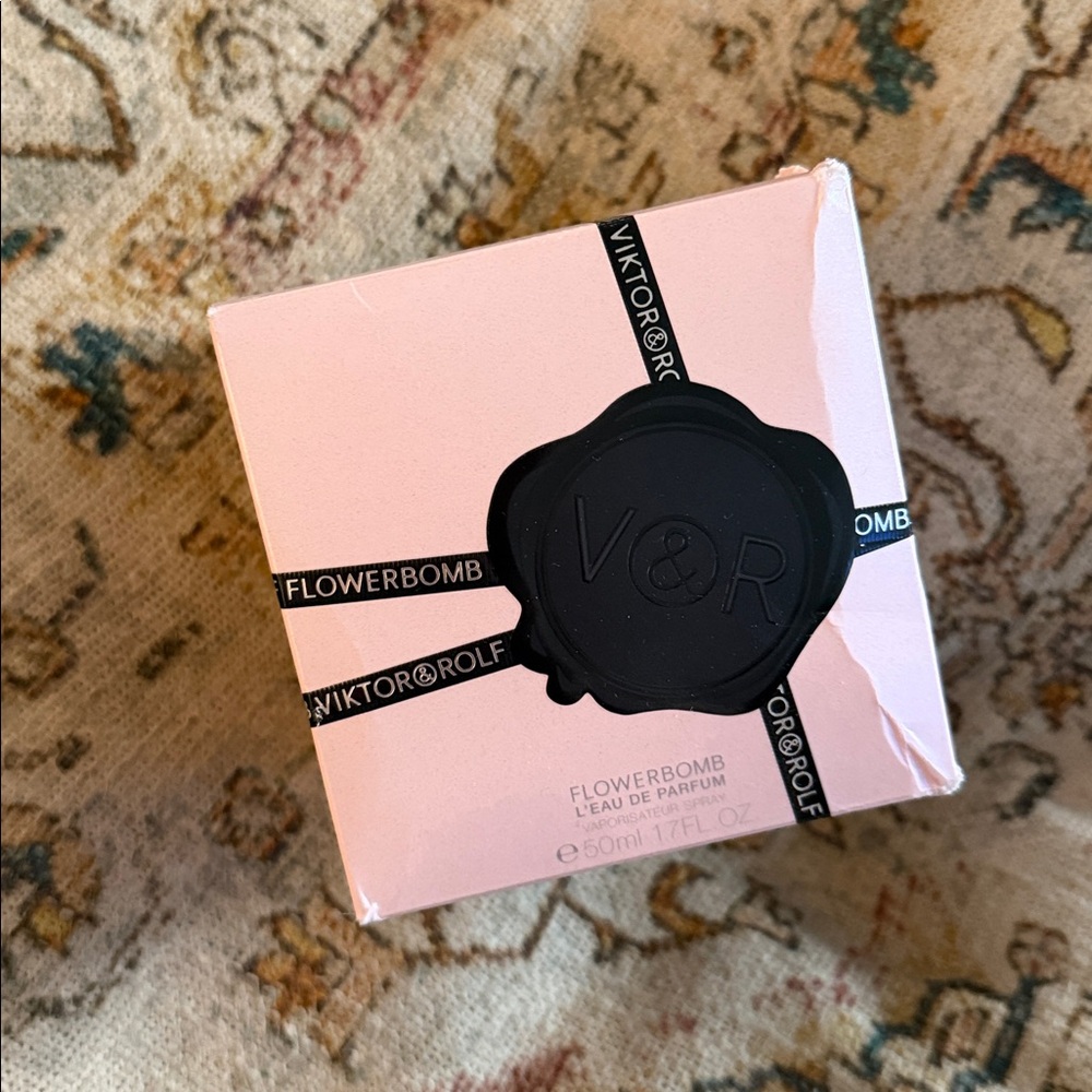 Viktor & Rolf Flowerbomb in Elegant Pink Box